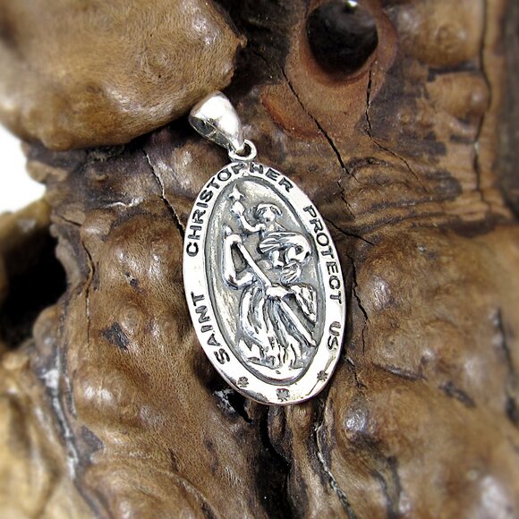 Solid 925 Sterling Silver St. Christopher and Baby Jesus Crossing River Pendant - Picture 4 of 10
